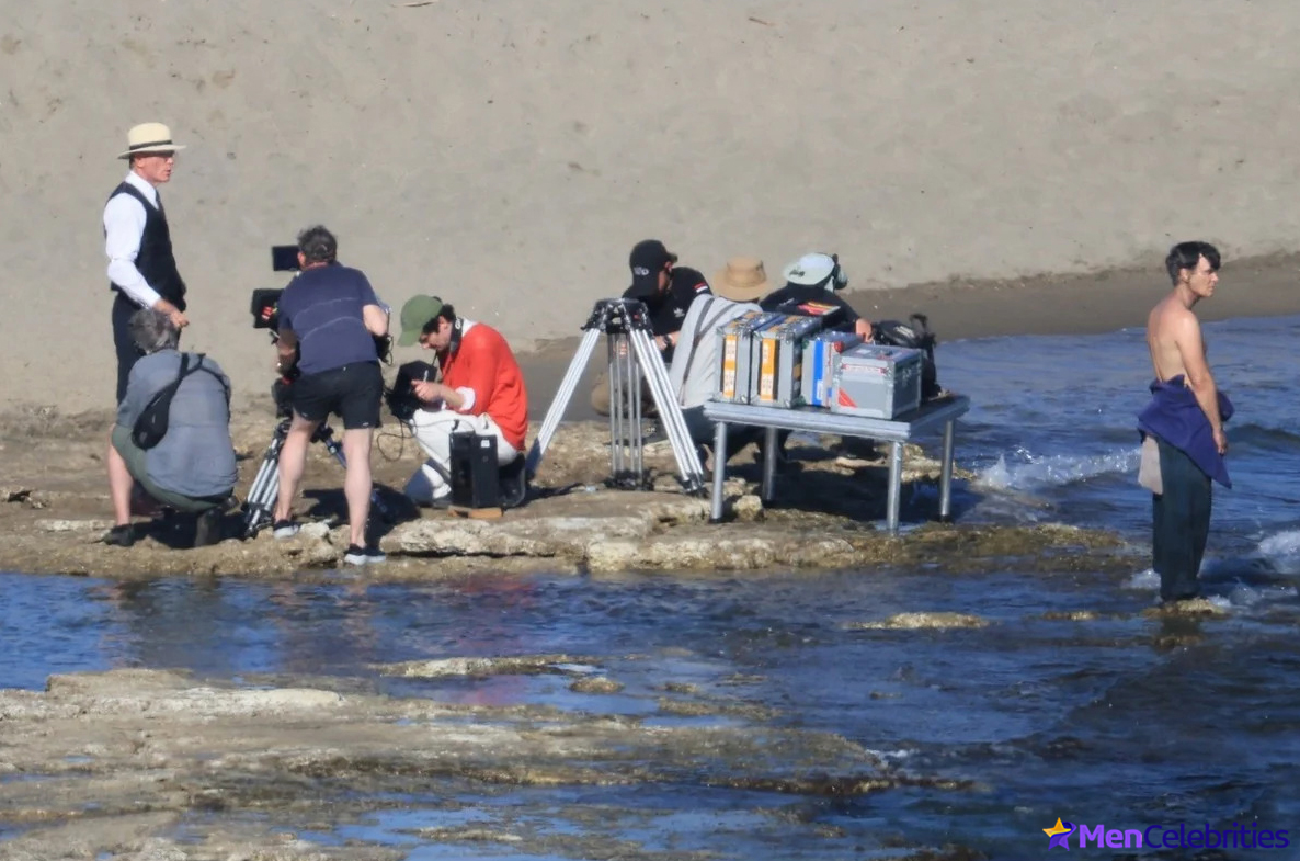 Cillian Murphy shirtless beach pics