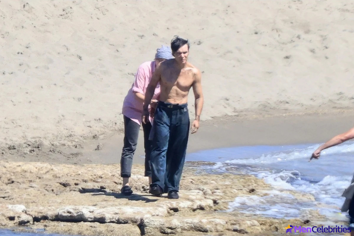 Cillian Murphy shirtless beach pics