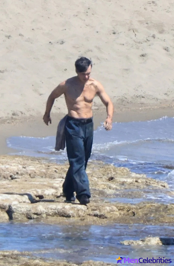 Cillian Murphy shirtless beach pics