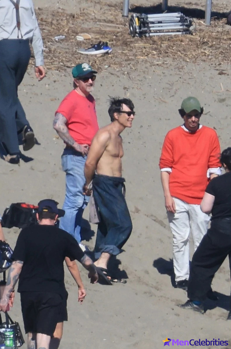 Cillian Murphy shirtless beach pics