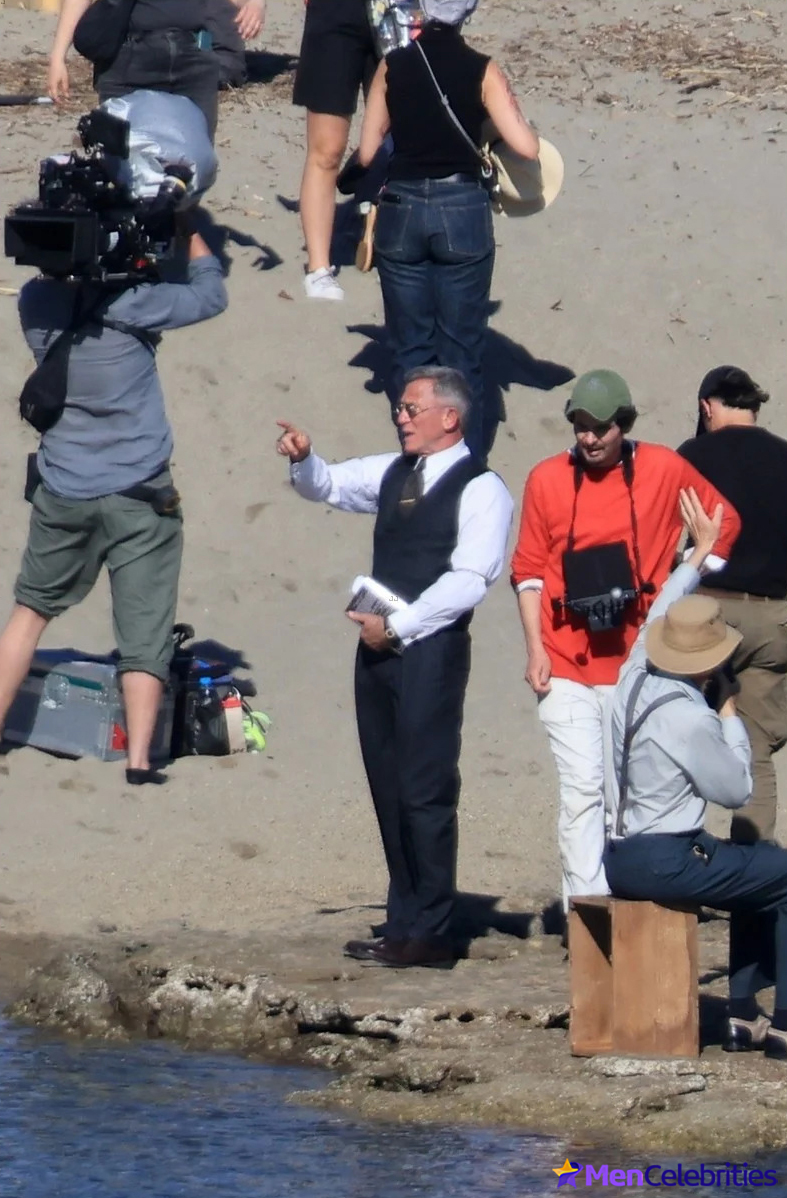 Cillian Murphy shirtless beach pics