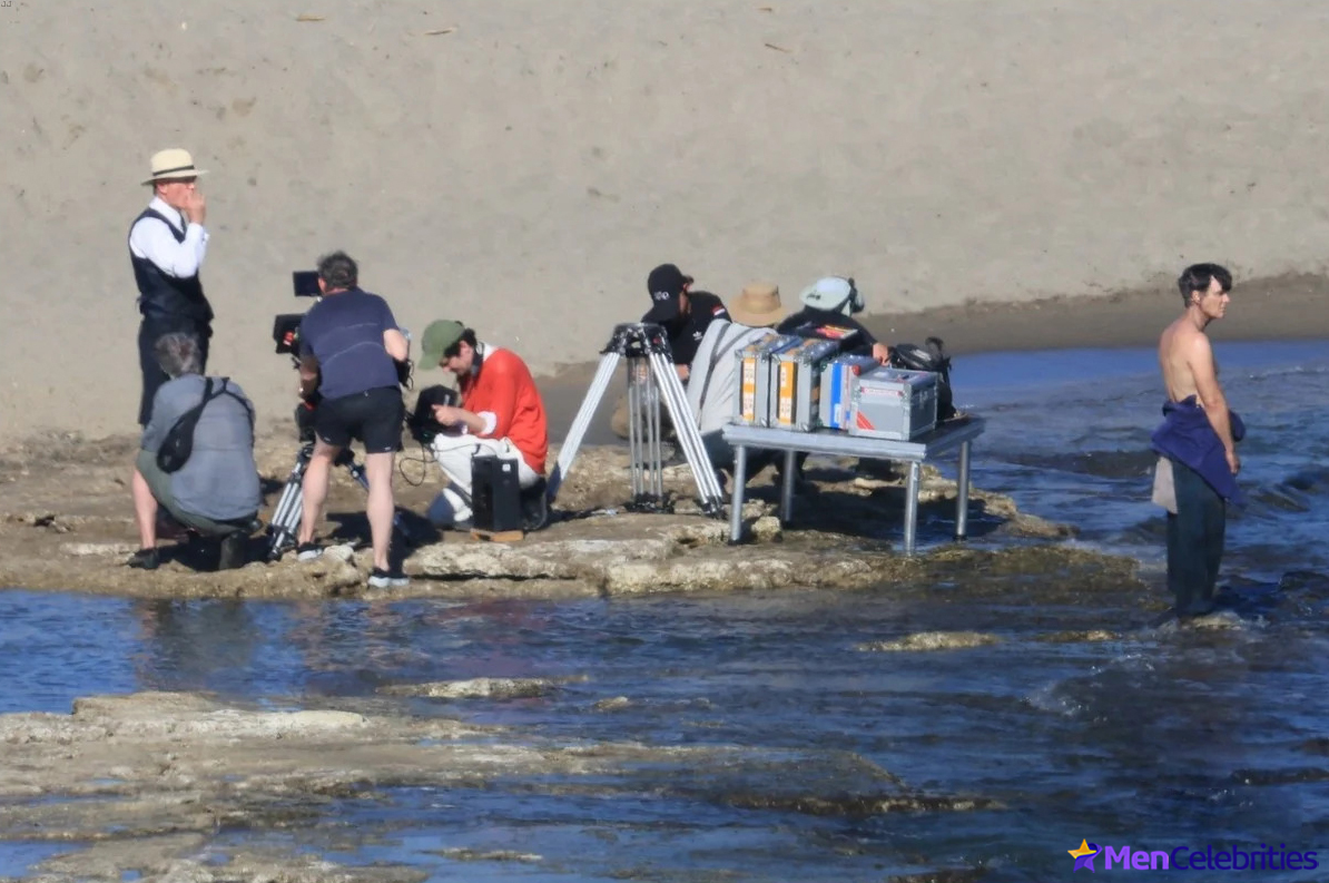 Cillian Murphy shirtless beach pics