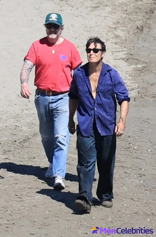 Cillian Murphy shirtless beach pics