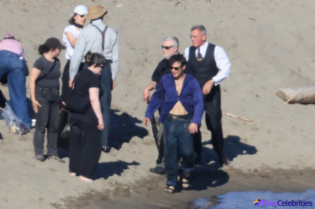 Cillian Murphy shirtless beach pics