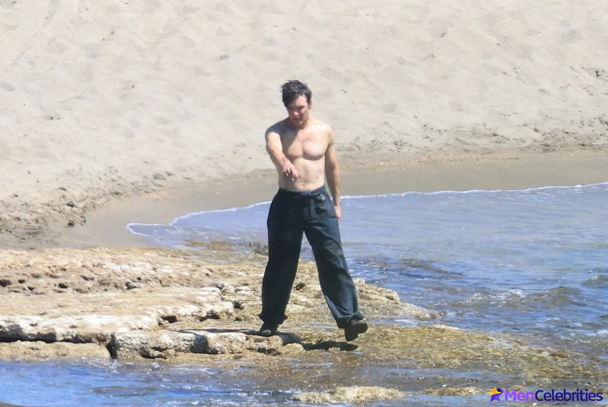 Cillian Murphy shirtless beach pics