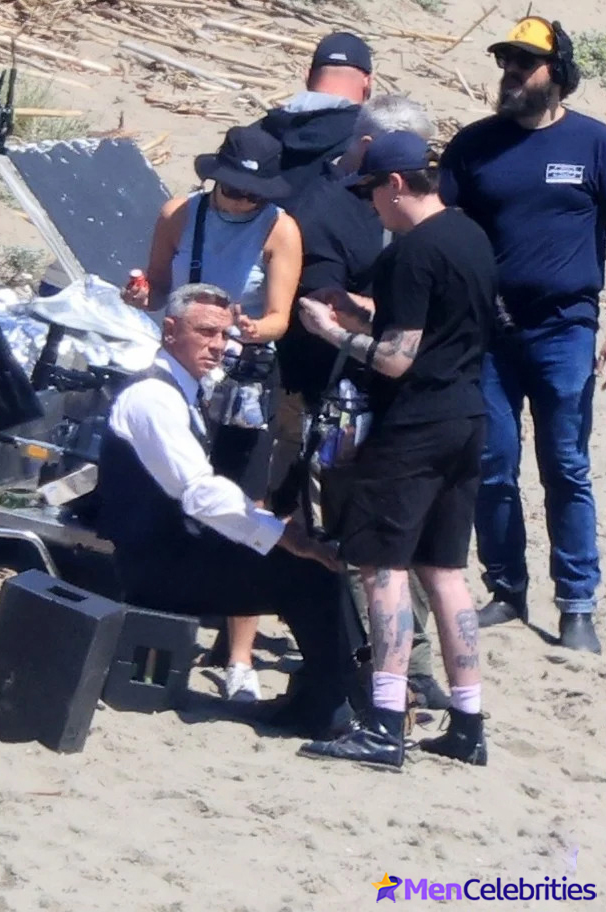 Cillian Murphy shirtless beach pics