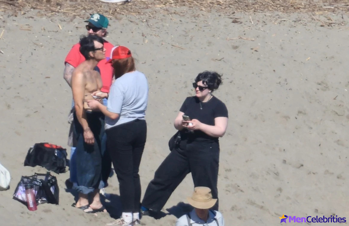 Cillian Murphy shirtless beach pics
