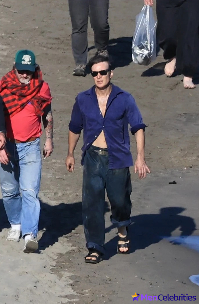 Cillian Murphy shirtless beach pics