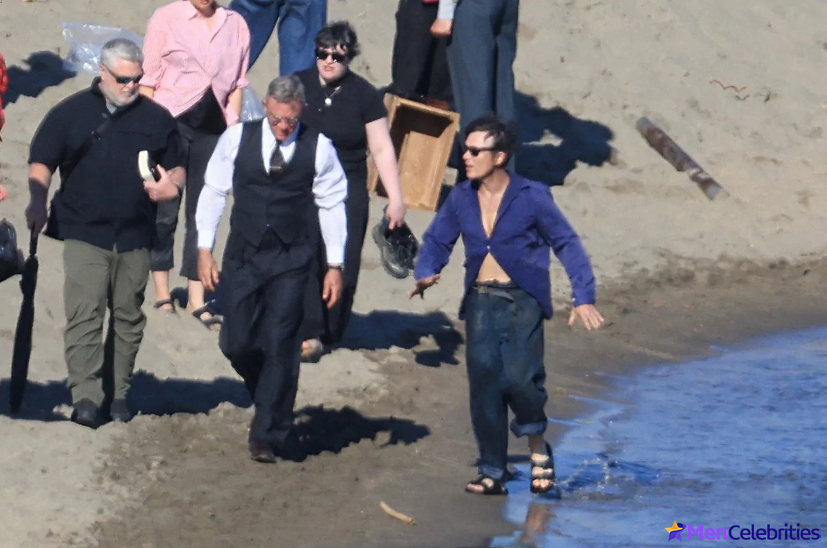 Cillian Murphy shirtless beach pics