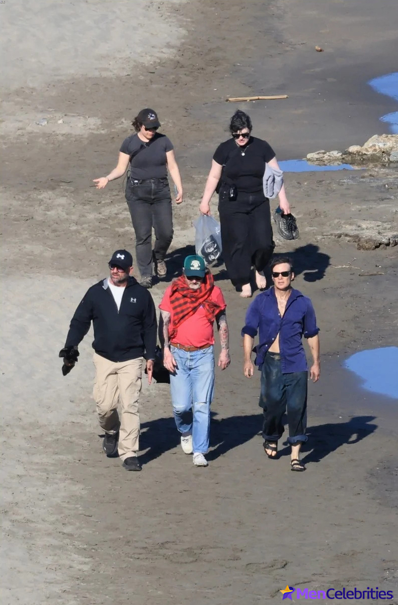 Cillian Murphy shirtless beach pics