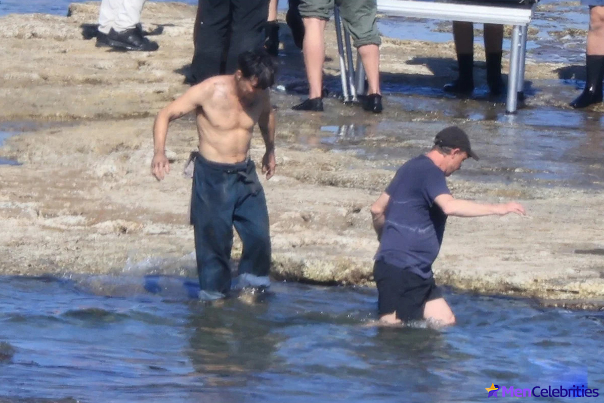 Cillian Murphy shirtless beach pics