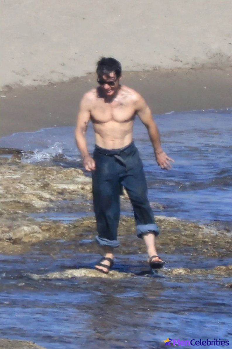 Cillian Murphy shirtless beach pics
