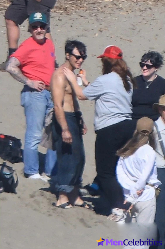 Cillian Murphy shirtless beach pics
