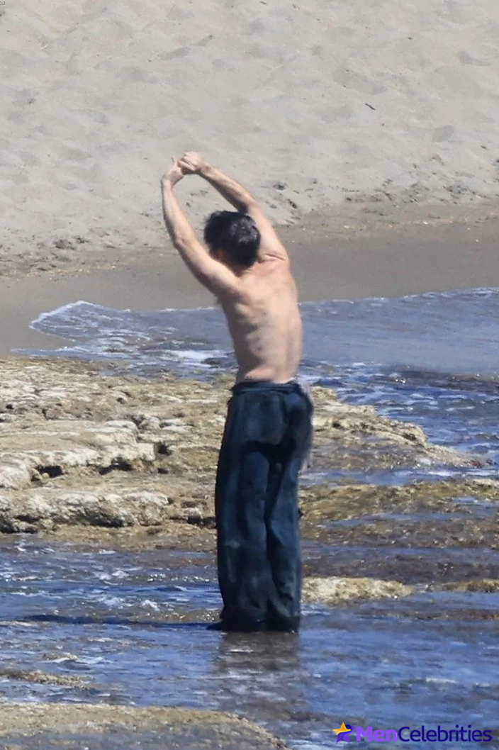 Cillian Murphy shirtless beach pics