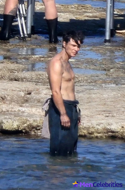 Cillian Murphy shirtless beach pics