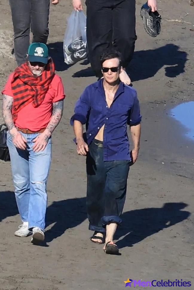 Cillian Murphy shirtless beach pics