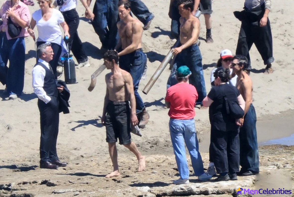 Cillian Murphy shirtless beach pics