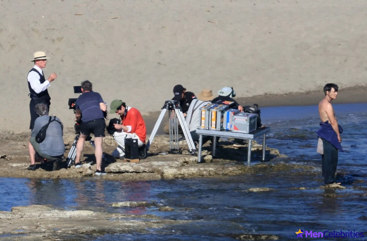 Cillian Murphy shirtless beach pics