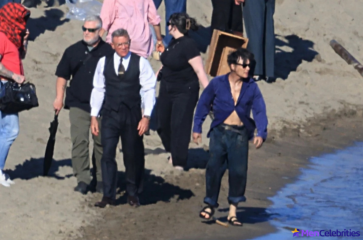 Cillian Murphy shirtless beach pics