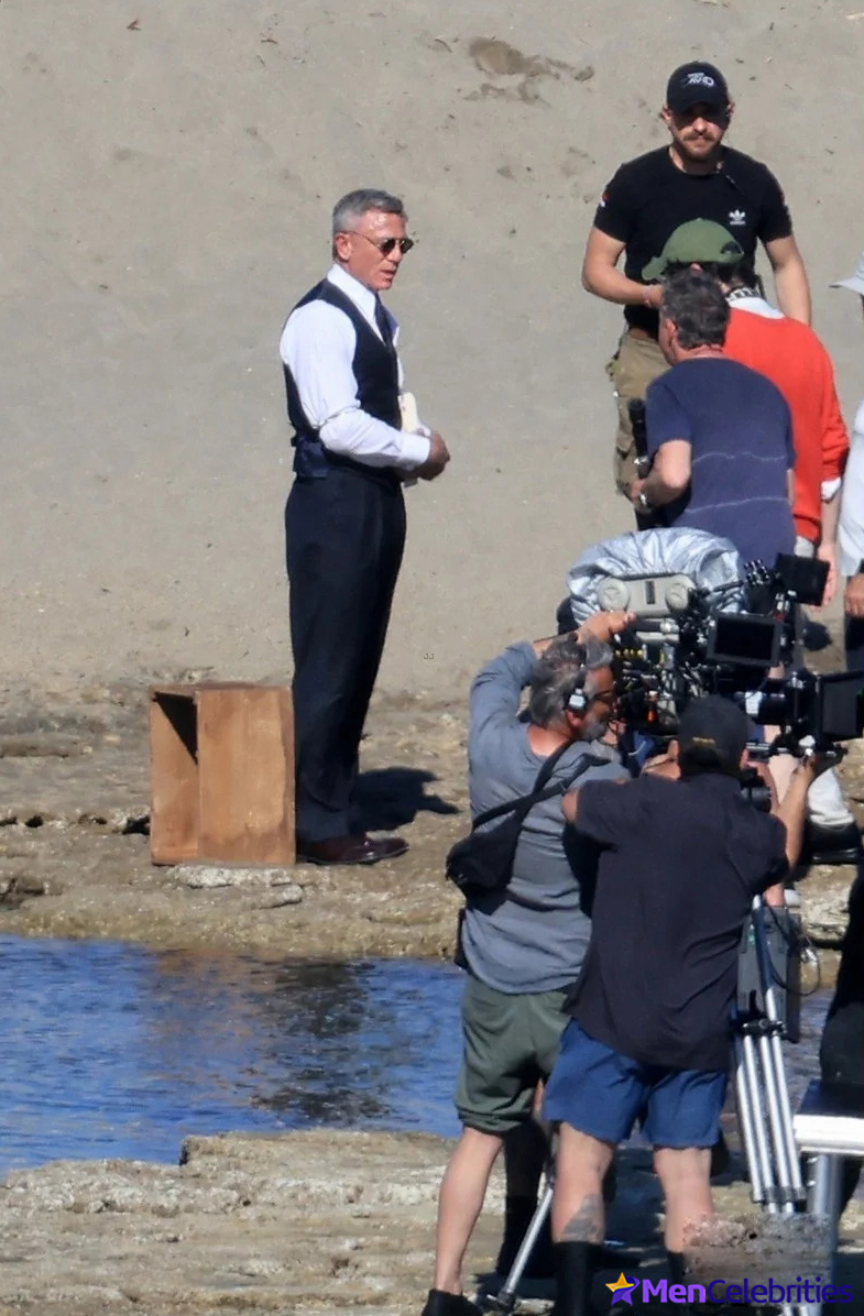 Cillian Murphy shirtless beach pics