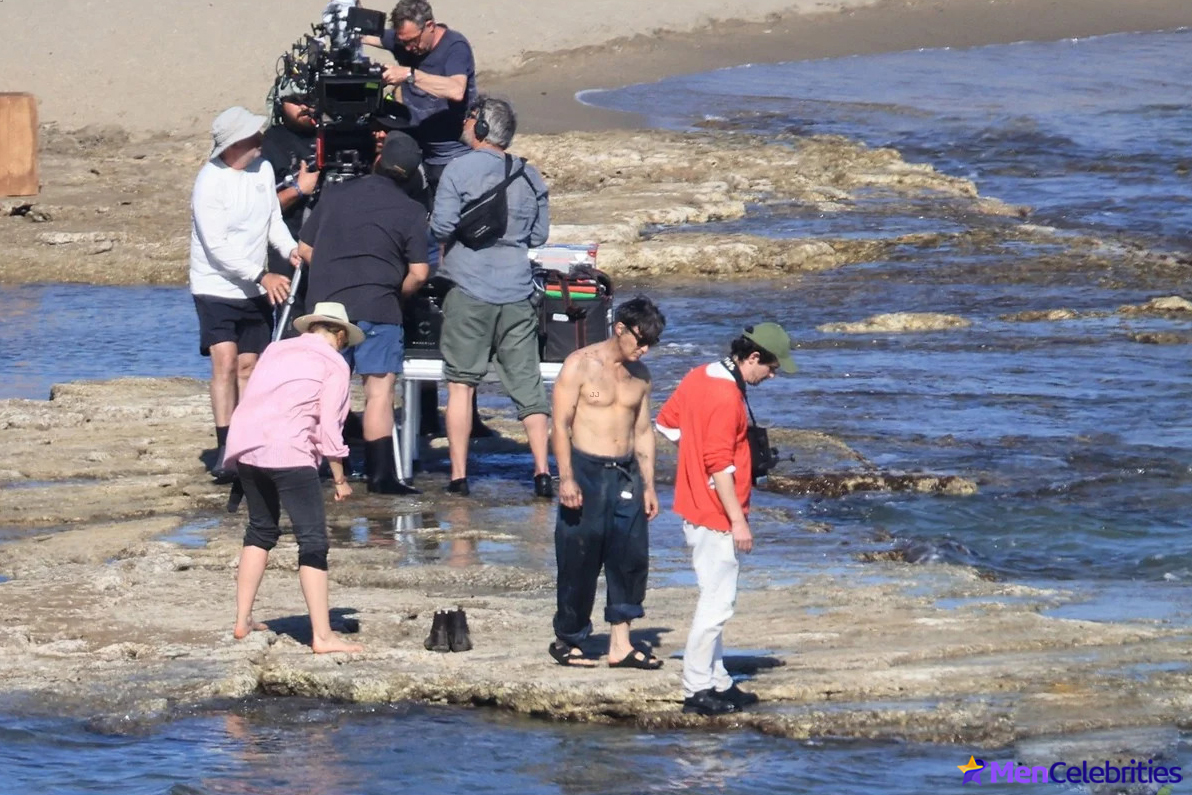 Cillian Murphy shirtless beach pics
