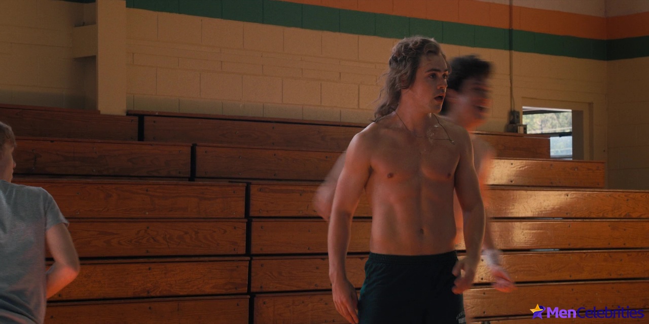 Dacre Montgomery nude and sex scenes