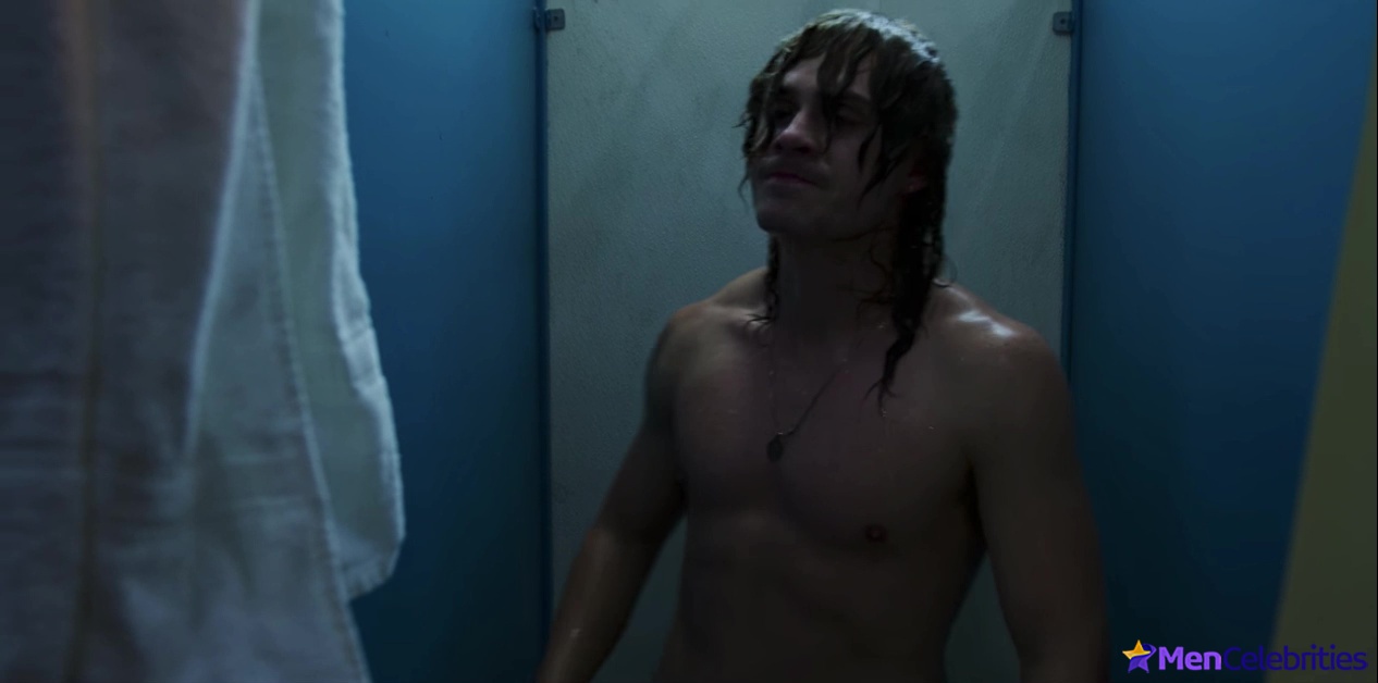 Dacre Montgomery nude and sex scenes