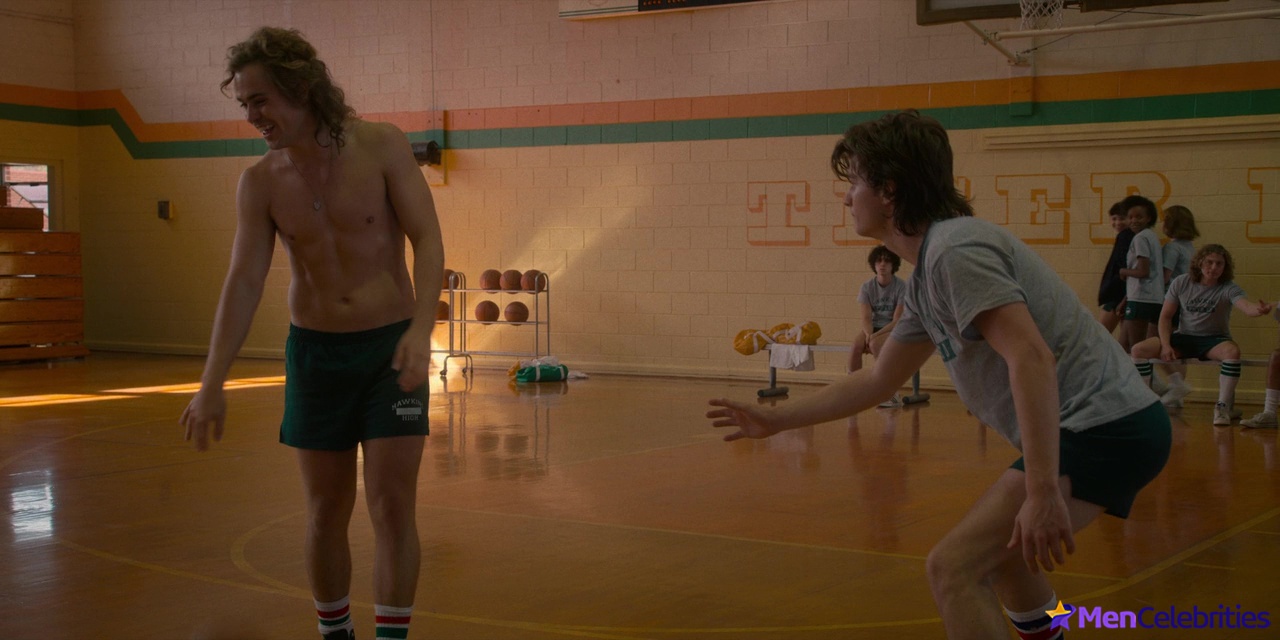 Dacre Montgomery nude and sex scenes