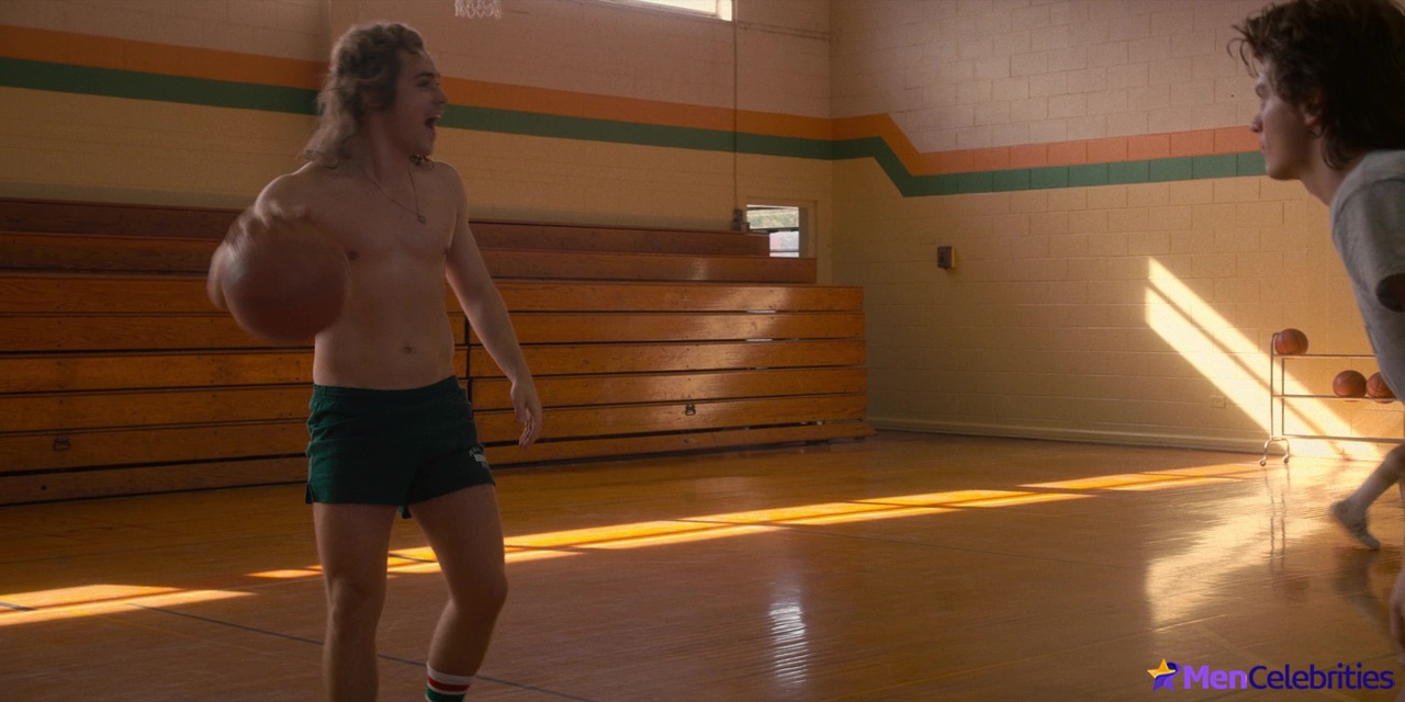 Dacre Montgomery nude and sex scenes