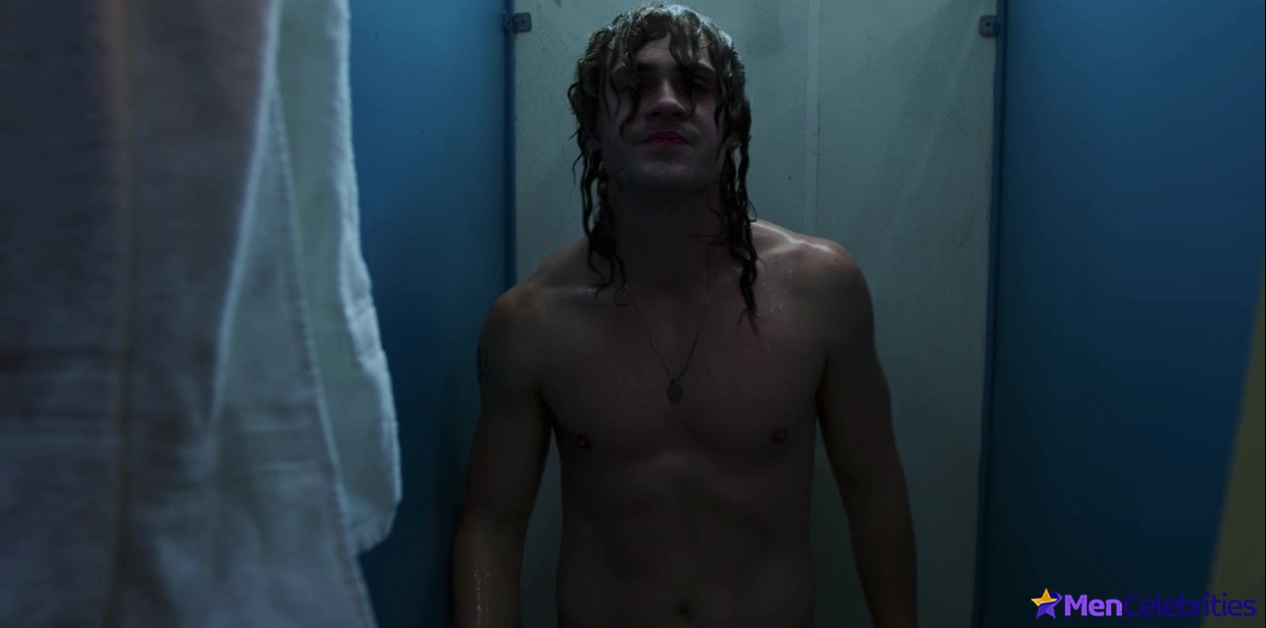 Dacre Montgomery nude and sex scenes