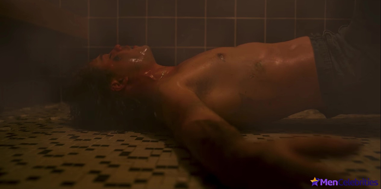 Dacre Montgomery nude and sex scenes