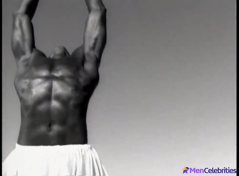 Djimon Hounsou frontal nude and sexy scenes