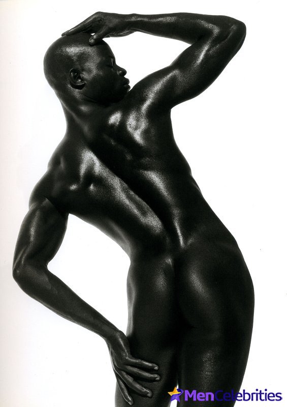 Djimon Hounsou naked ass