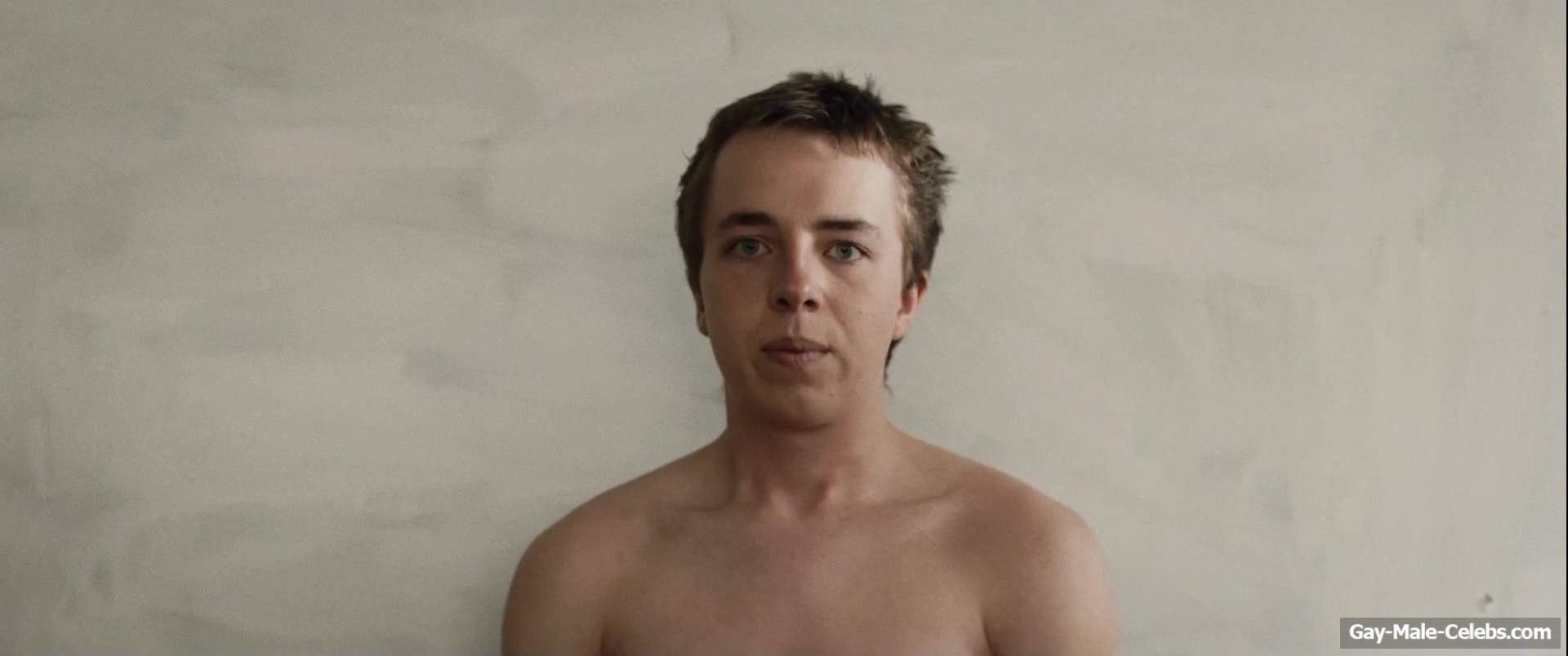 Ed Oxenbould nude and underwear in Head South