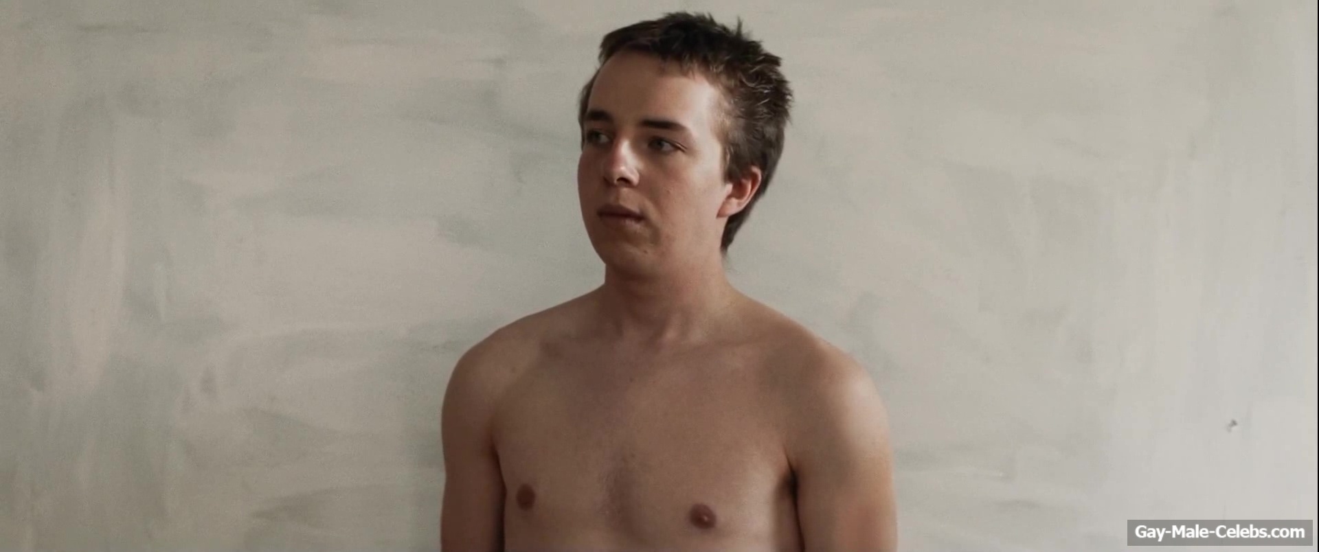 Ed Oxenbould nude and underwear in Head South