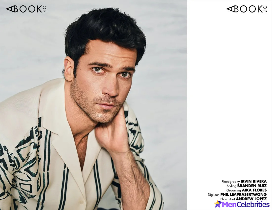 Jack Schumacher shirtless and sexy pics