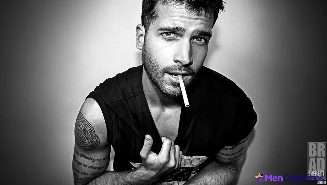 Jack Schumacher shirtless and sexy pics