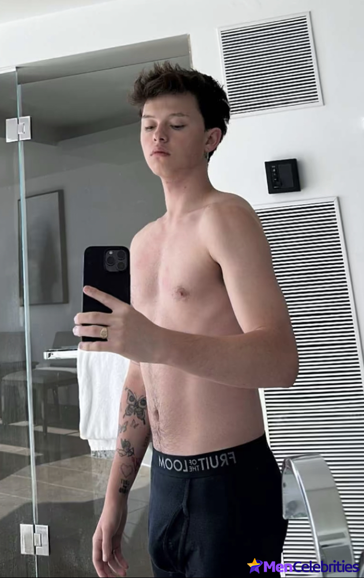 Jacob Sartorius nude and bulge penis photos