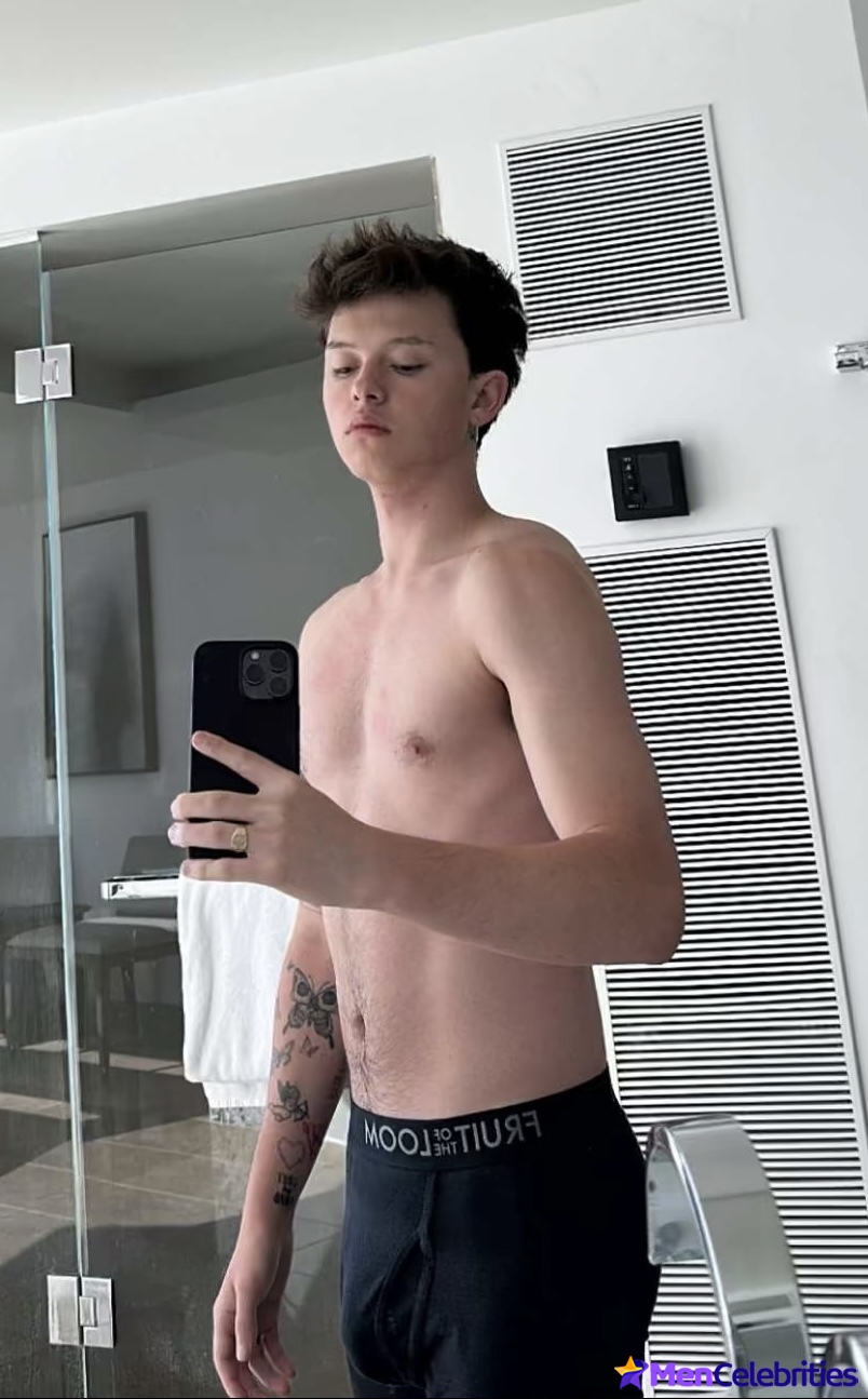 Jacob Sartorius nude and bulge penis photos