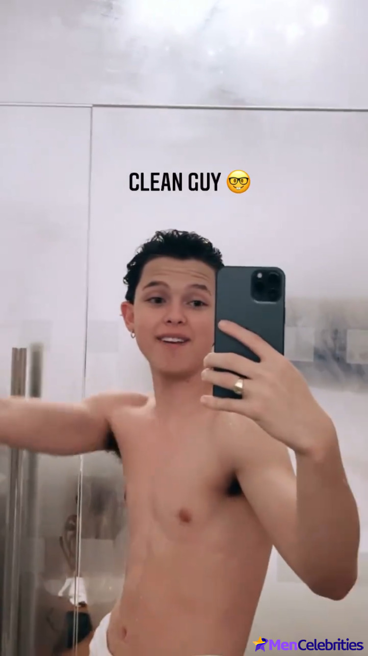 Jacob Sartorius nude and bulge penis photos