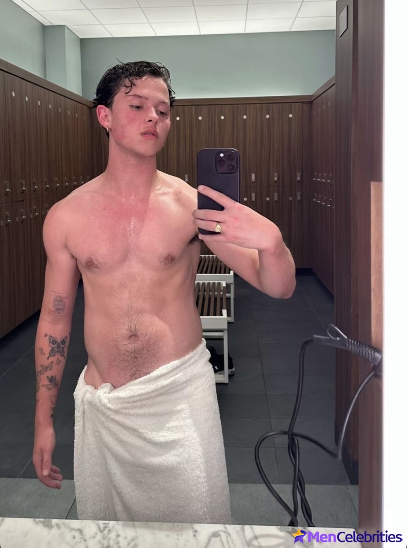 Jacob Sartorius nude and bulge penis photos
