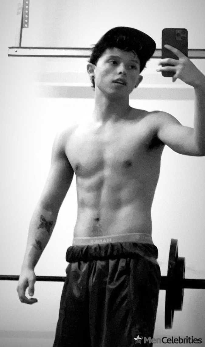 Jacob Sartorius nude and bulge penis photos