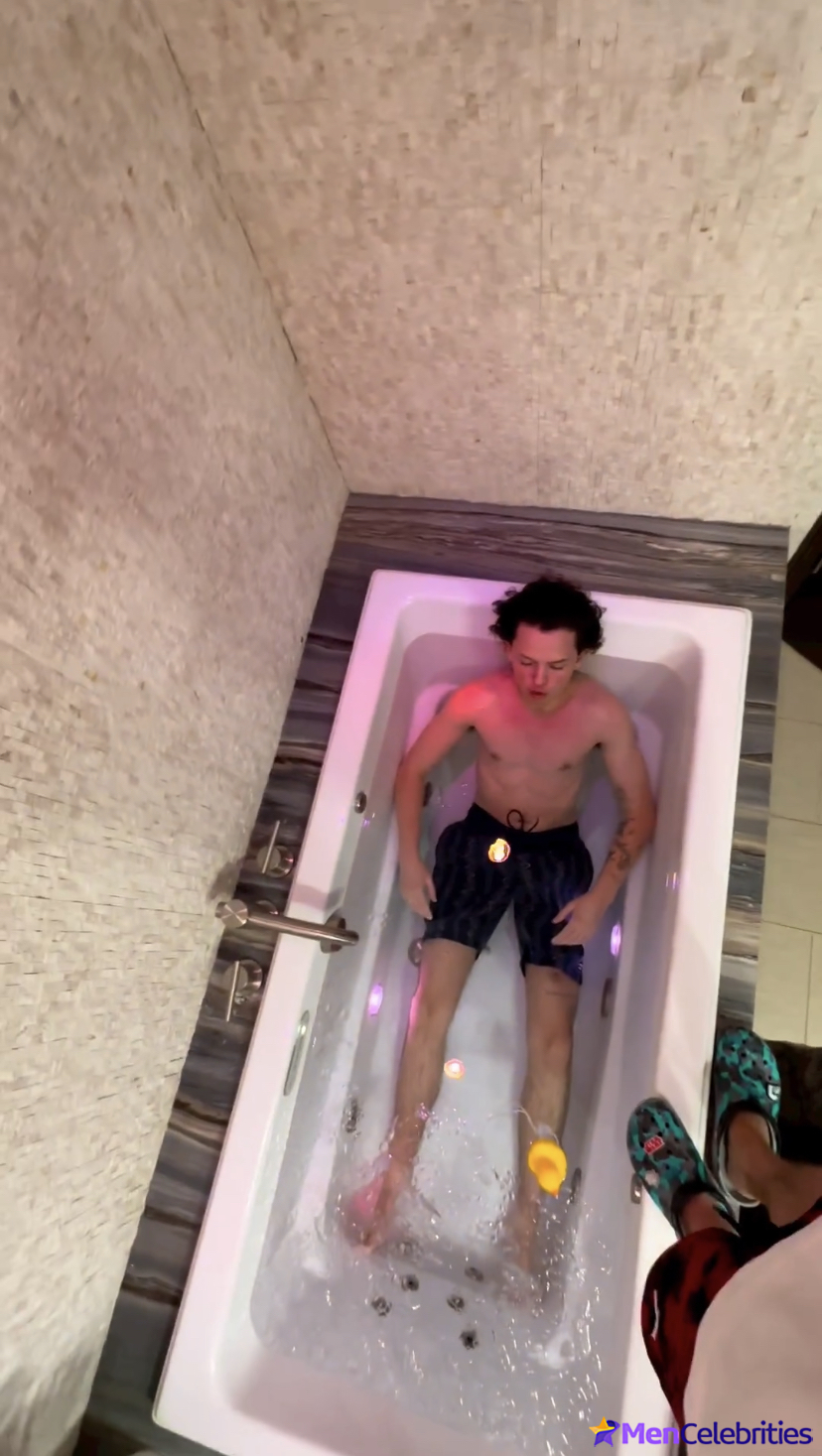 Jacob Sartorius nude and bulge penis photos