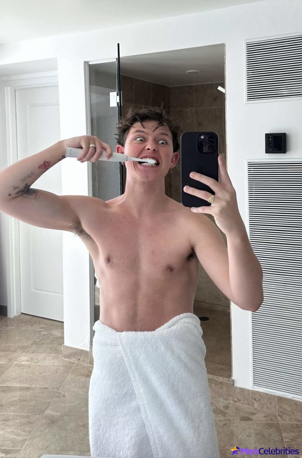 Jacob Sartorius nude and bulge penis photos