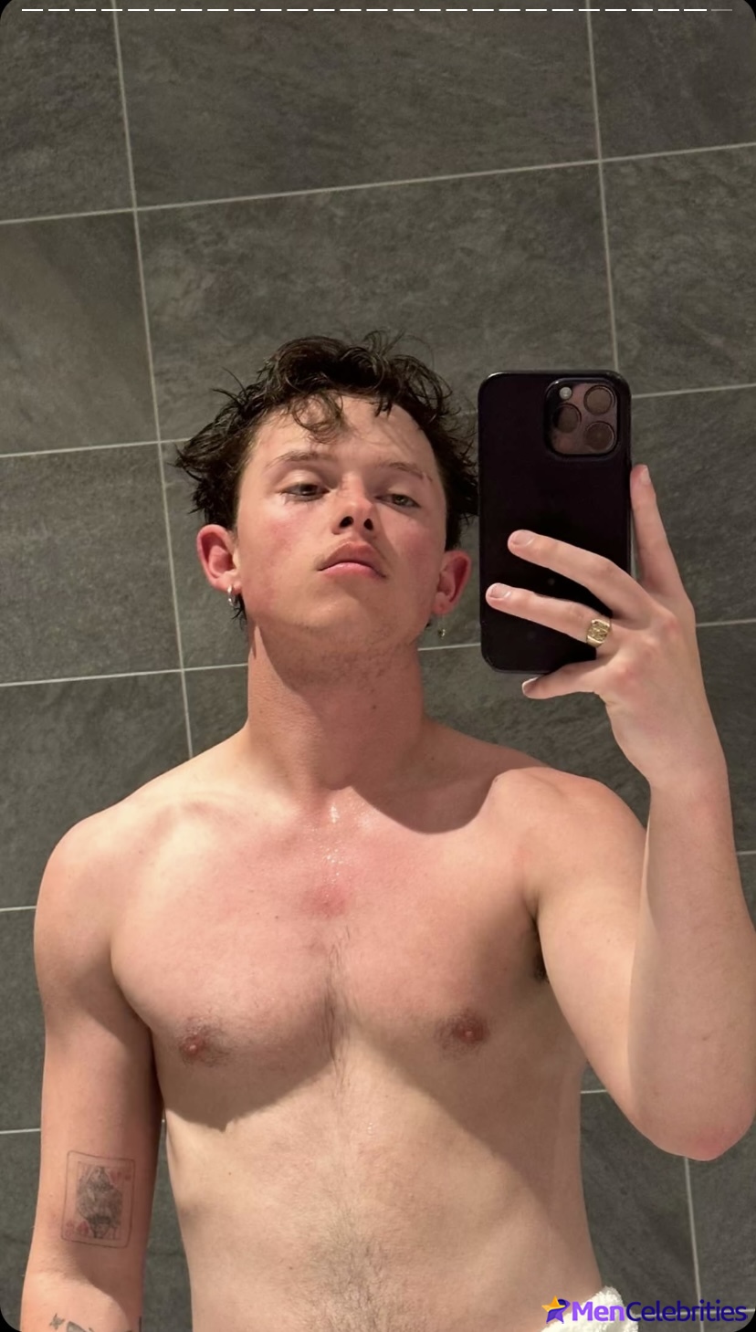 Jacob Sartorius nude and bulge penis photos