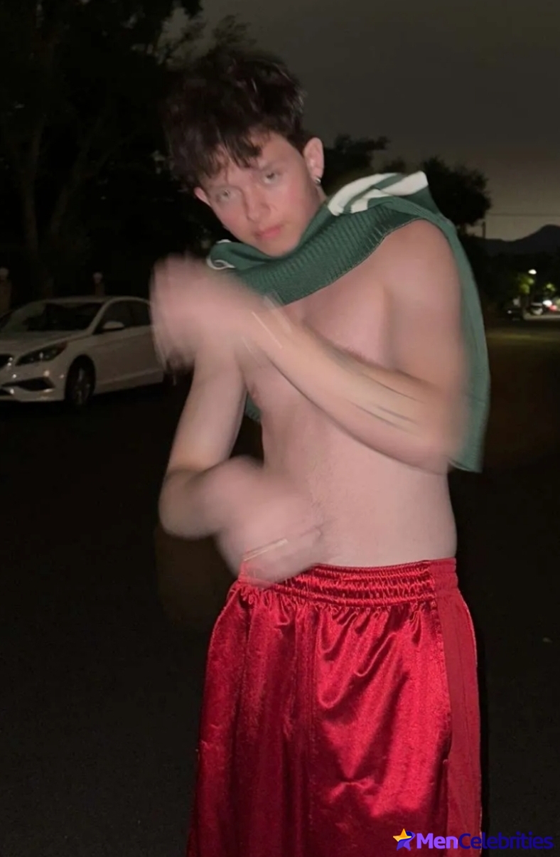 Jacob Sartorius nude and bulge penis photos