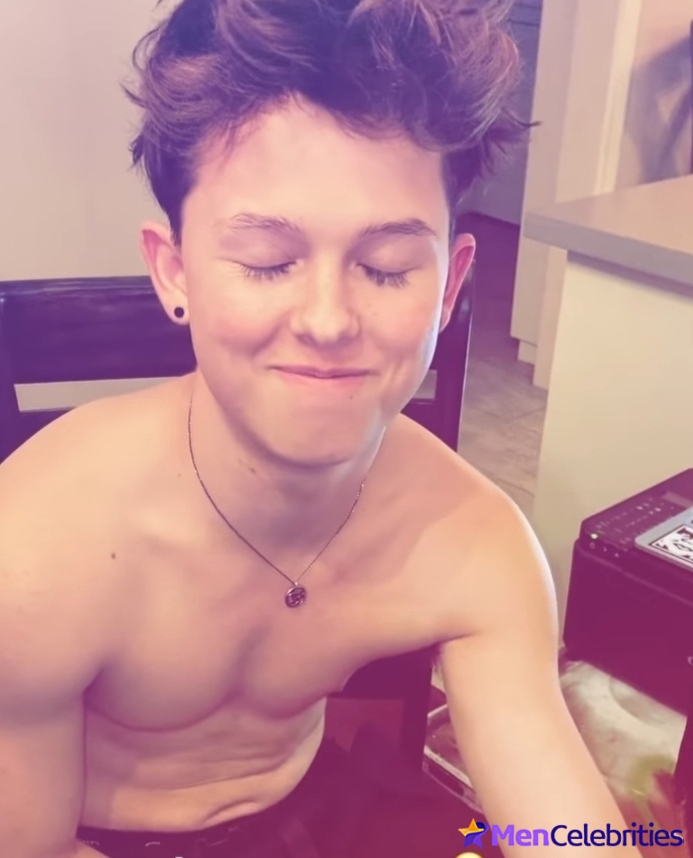Jacob Sartorius nude and bulge penis photos