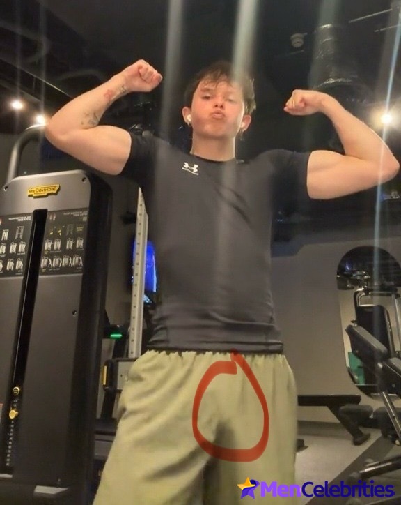 Jacob Sartorius nude and bulge penis photos