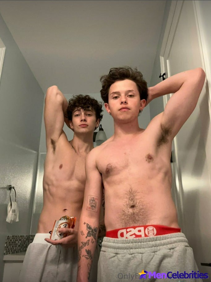 Jacob Sartorius nude and bulge penis photos
