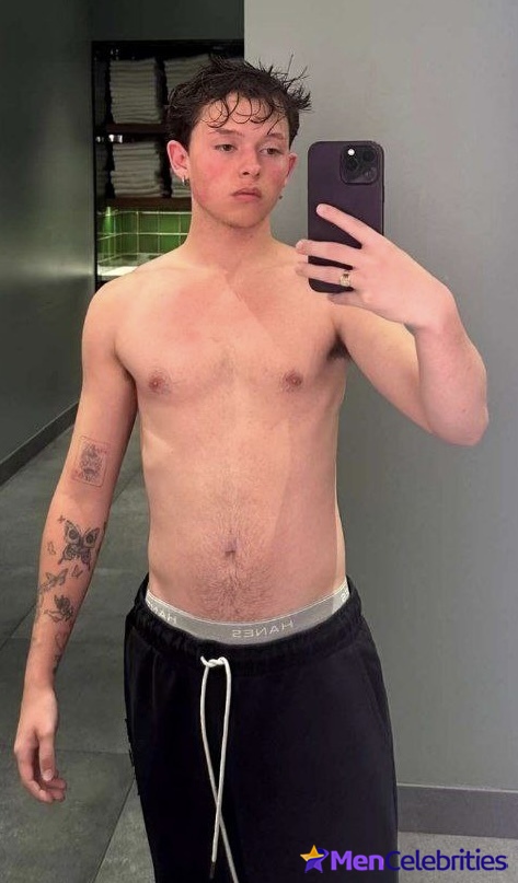 Jacob Sartorius nude and bulge penis photos